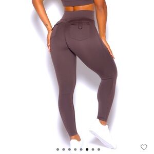 Bombshell Sportswear Pop Pocket Leggings 2.0 Size Medium Truffle Scrunch Butt